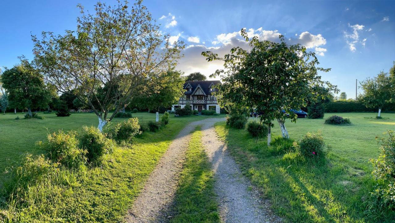 Manoir Melphil Bed & Breakfast Saint-Etienne-la-Thillaye Exterior photo