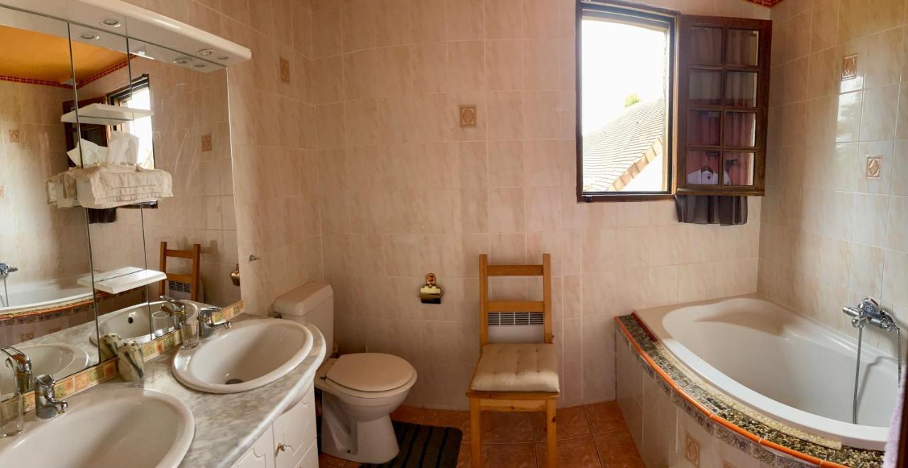 Manoir Melphil Bed & Breakfast Saint-Etienne-la-Thillaye Exterior photo