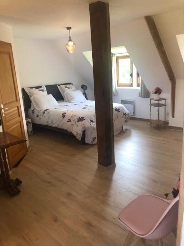 Manoir Melphil Bed & Breakfast Saint-Etienne-la-Thillaye Exterior photo